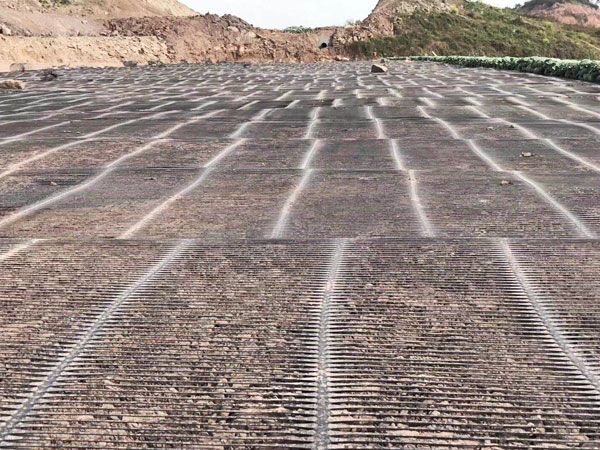 保宜高速襄陽(yáng)段單向格柵施工