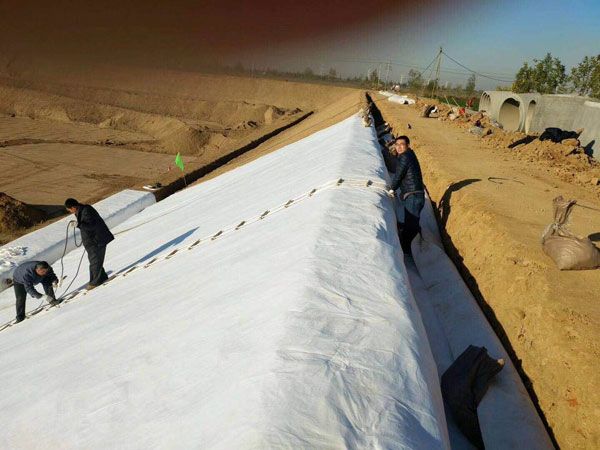 山東土工膜廠(chǎng)家帶您了解復合土工膜的使用條件